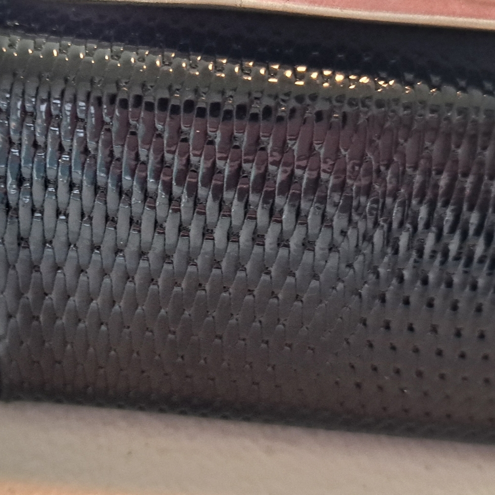 Black and Cream Purse - Picture 2 of 12